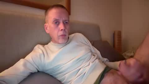 Snapshot of tyronev70 chatting on April 11, 10:47 pm Ty online show from April 11, 10:47 pm