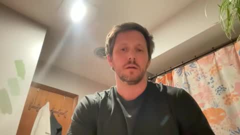 Snapshot of u28005 chatting on May 2, 5:56 am u28005 online show from May 2, 5:56 am