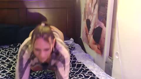 Snapshot of uandme_baby chatting on October 7, 12:19 am Azelia B online show from October 7, 12:19 am