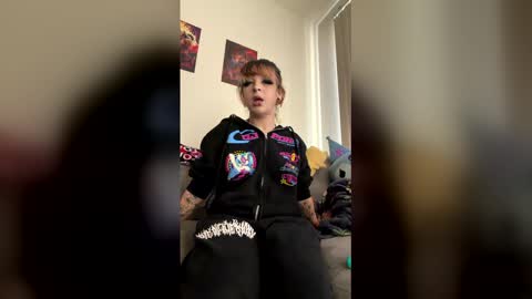 ubeflavoredcherry online show from March 19, 8:24 pm