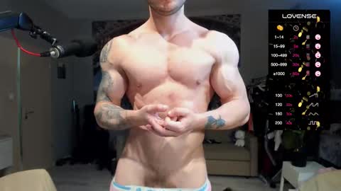 Snapshot of ukgymboy chatting on September 24, 11:24 am James Iron online show from September 24, 11:24 am