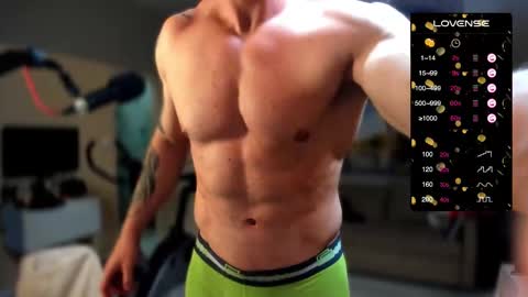 Snapshot of ukgymboy chatting on November 2, 1:13 pm James Iron online show from November 2, 1:13 pm