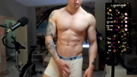 Snapshot of ukgymboy chatting on May 2, 12:32 pm James Iron online show from May 2, 12:32 pm