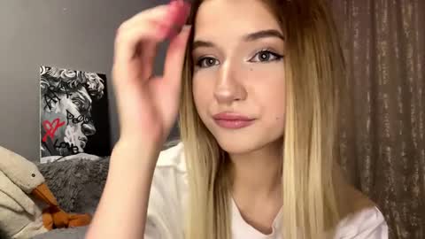 Vikki online show from December 4, 4:59 pm