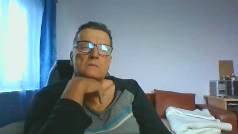 ulmeni4 online show from December 8, 6:43 am