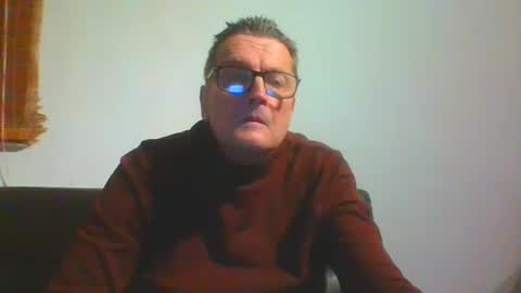 ulmeni4 online show from December 25, 7:13 pm