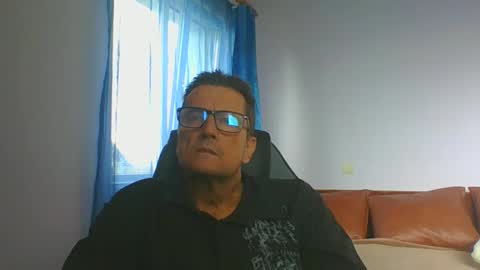 ulmeni4 online show from October 15, 1:11 pm