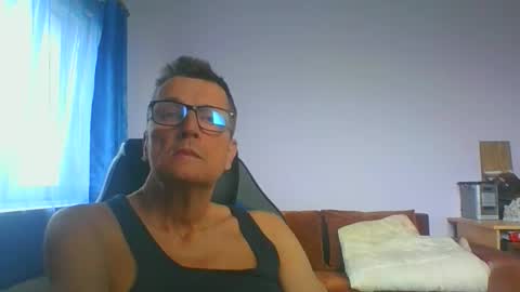 ulmeni4 online show from November 14, 8:57 am