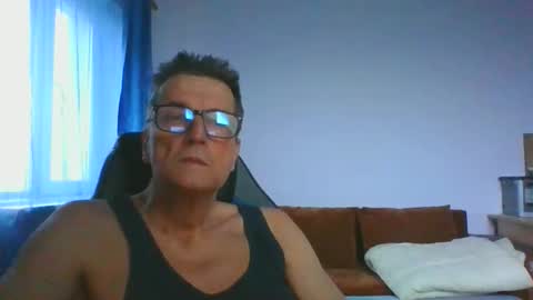 ulmeni4 online show from November 25, 6:13 am