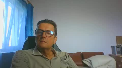 Snapshot of ulmeni7 chatting on October 19, 9:10 am ulmeni7 online show from October 19, 9:10 am