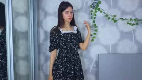 Snapshot of umbraelyon chatting on March 12, 6:52 am Liliane online show from March 12, 6:52 am