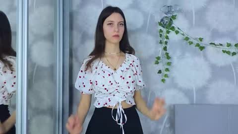 Snapshot of umbraelyon chatting on March 13, 5:14 am Liliane online show from March 13, 5:14 am