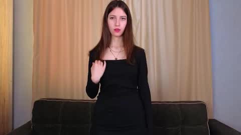 Snapshot of umbraelyon chatting on March 19, 5:11 am Liliane online show from March 19, 5:11 am