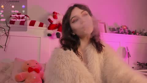 Una  online show from December 25, 9:34 am