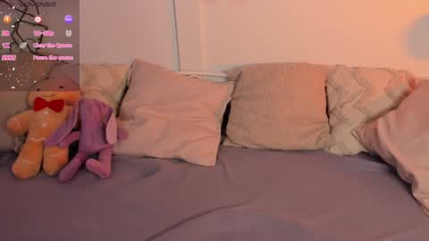 Una  online show from January 3, 9:15 am