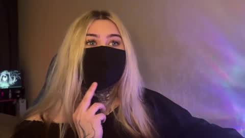 Snapshot of unaxyling chatting on March 13, 8:21 am unaxyling online show from March 13, 8:21 am