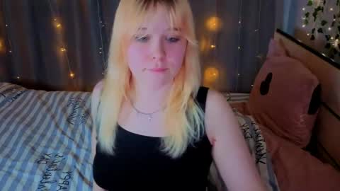 unburntkatniss online show from April 24, 3:25 pm