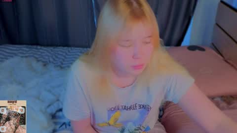 unburntkatniss online show from May 20, 2:07 am