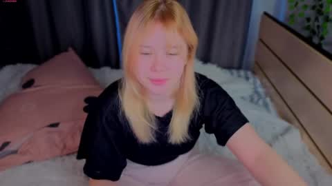 unburntkatniss online show from May 22, 2:22 pm