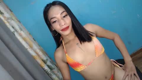 Snapshot of uncut_queen chatting on October 3, 1:35 am LOVELY JANE online show from October 3, 1:35 am