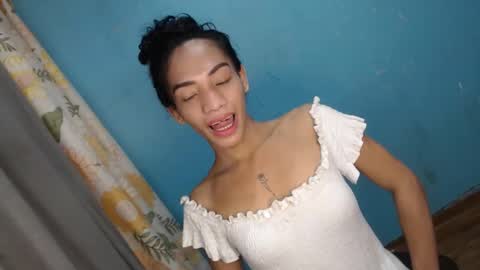 Snapshot of uncut_queen chatting on October 15, 3:06 am LOVELY JANE online show from October 15, 3:06 am