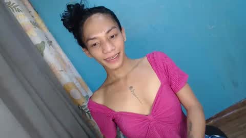 Snapshot of uncut_queen chatting on October 18, 2:25 am LOVELY JANE online show from October 18, 2:25 am