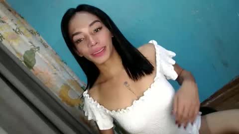 Snapshot of uncut_queen chatting on October 24, 2:19 am LOVELY JANE online show from October 24, 2:19 am