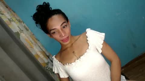 Snapshot of uncut_queen chatting on October 25, 5:15 am LOVELY JANE online show from October 25, 5:15 am