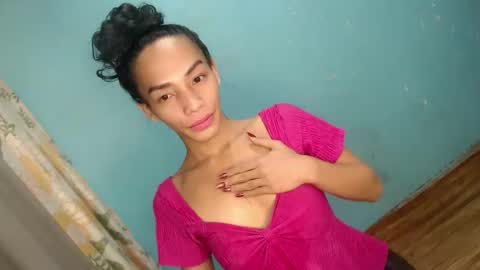 Snapshot of uncut_queen chatting on October 26, 3:45 am LOVELY JANE online show from October 26, 3:45 am