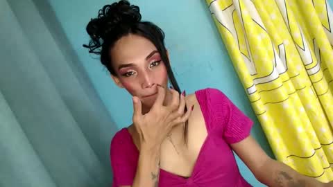 Snapshot of uncut_queen chatting on November 20, 3:07 am LOVELY JANE online show from November 20, 3:07 am