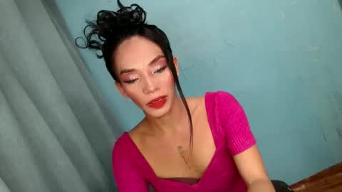 Snapshot of uncut_queen chatting on November 23, 4:23 am LOVELY JANE online show from November 23, 4:23 am