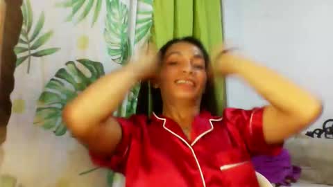 Snapshot of uncut_queen chatting on December 1, 9:47 am LOVELY JANE online show from December 1, 9:47 am