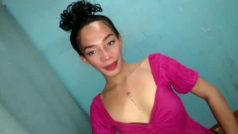 Snapshot of uncut_queen chatting on December 4, 2:10 am LOVELY JANE online show from December 4, 2:10 am