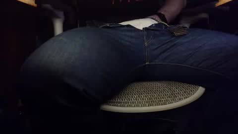 Snapshot of under_the_desk40 chatting on February 16, 9:33 pm Under the desk online show from February 16, 9:33 pm