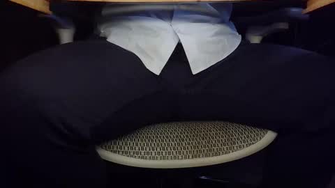 Snapshot of under_the_desk40 chatting on February 17, 10:49 pm Under the desk online show from February 17, 10:49 pm
