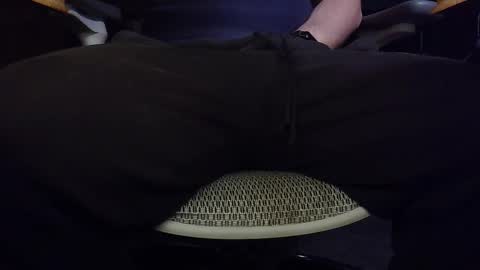 Snapshot of under_the_desk40 chatting on February 22, 9:13 pm Under the desk online show from February 22, 9:13 pm