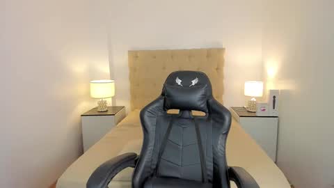 Lily online show from February 2, 9:41 am