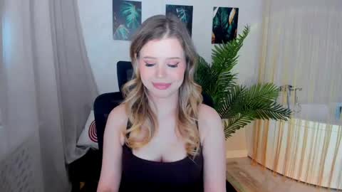 Snapshot of unforgettablalice chatting on April 11, 5:01 am Alice online show from April 11, 5:01 am