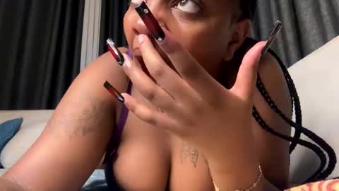 Unholybaddie online show from March 10, 1:01 am