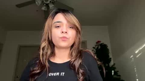 Snapshot of unii_ chatting on December 17, 3:40 pm Uni online show from December 17, 3:40 pm