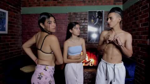 ESTRELLA - JACKSSON - MICHAEL - LUCERO  online show from December 7, 4:53 am