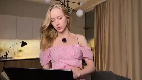 Snapshot of unnabella chatting on June 21, 7:27 pm UnnaBella online show from June 21, 7:27 pm