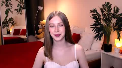 unreal_lady online show from June 6, 10:03 pm