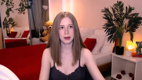 unreal_lady online show from June 15, 1:46 pm