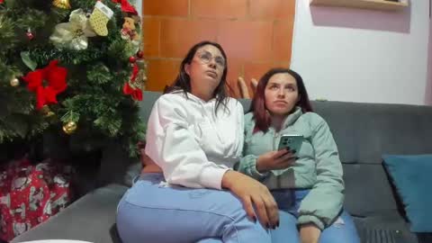 Kary and jhoa online show from December 7, 9:44 pm