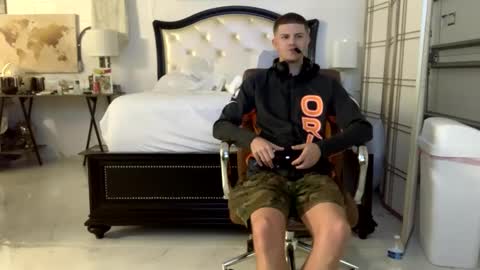 Snapshot of unverifiedbwc chatting on February 10, 12:39 pm Stepbro online show from February 10, 12:39 pm