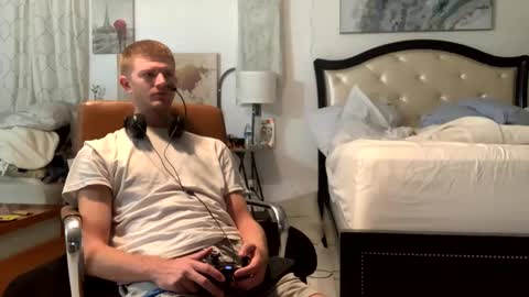 Snapshot of unverifiedbwc chatting on February 15, 6:44 am Stepbro online show from February 15, 6:44 am