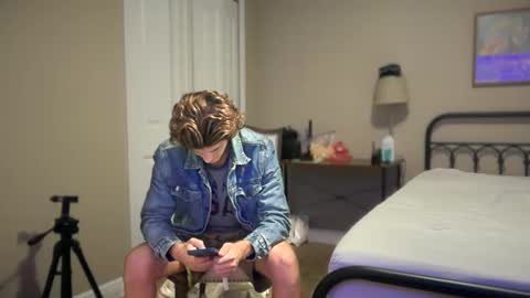 Snapshot of unverifiedbwc chatting on October 4, 4:54 am Stepbro online show from October 4, 4:54 am