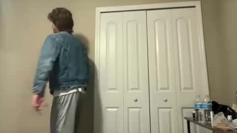 Snapshot of unverifiedbwc chatting on October 15, 5:18 am Stepbro online show from October 15, 5:18 am