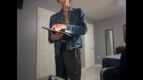 Snapshot of unverifiedbwc chatting on December 5, 4:43 am Stepbro online show from December 5, 4:43 am